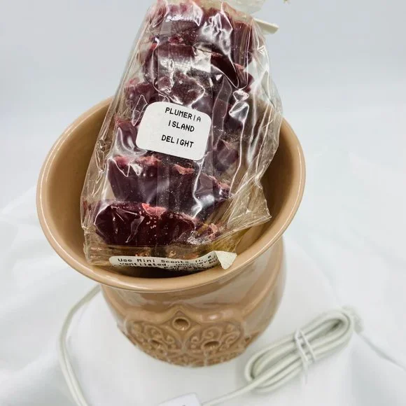 Electric scented wax melter with plumeria wax included - Picture 5 of 9